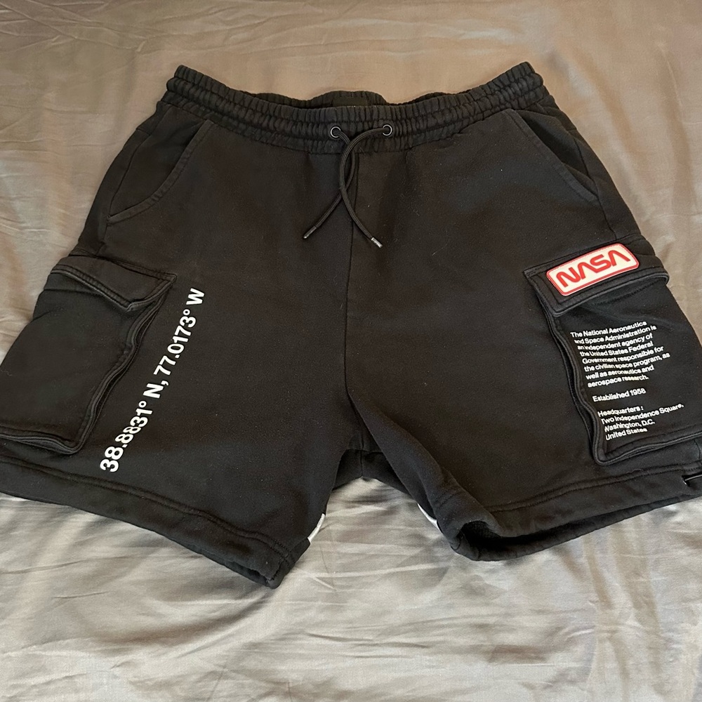H&M NASA SHORTS XL
